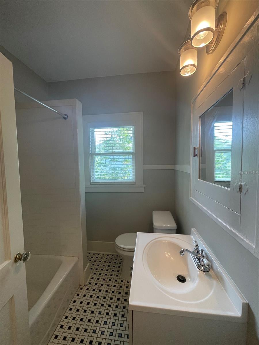 HYDE PARK WEST - Residential Lease