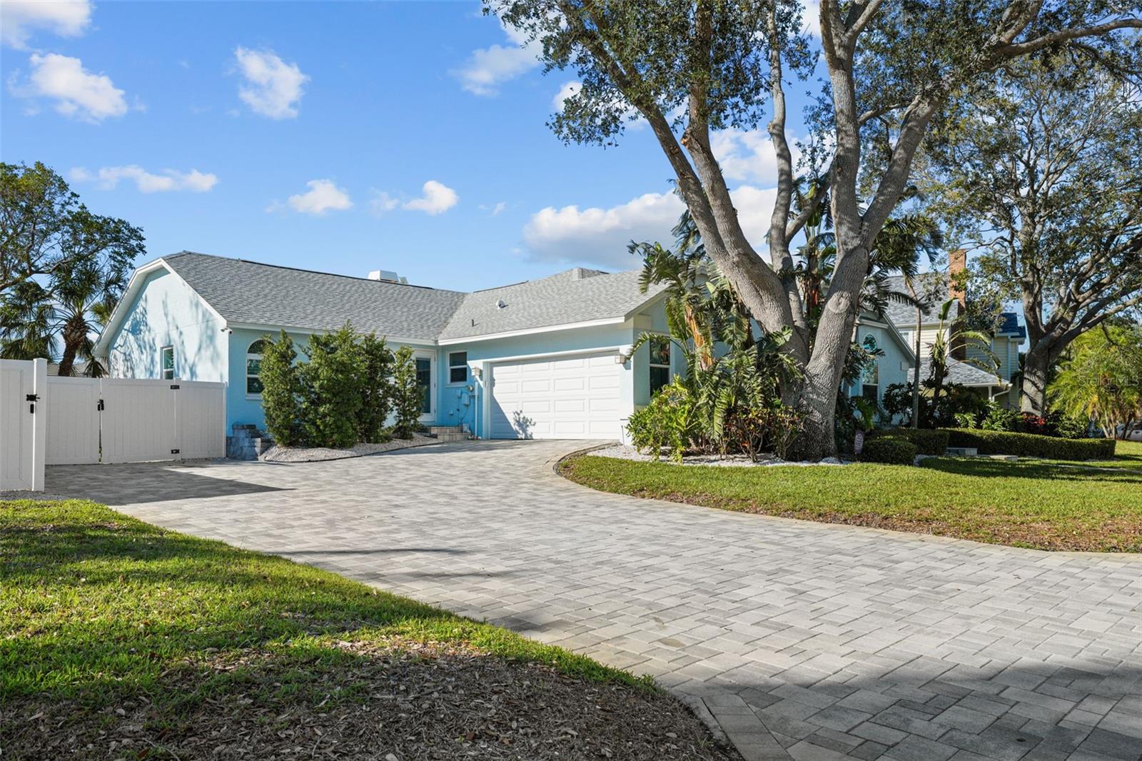 TIERRA VERDE - Residential