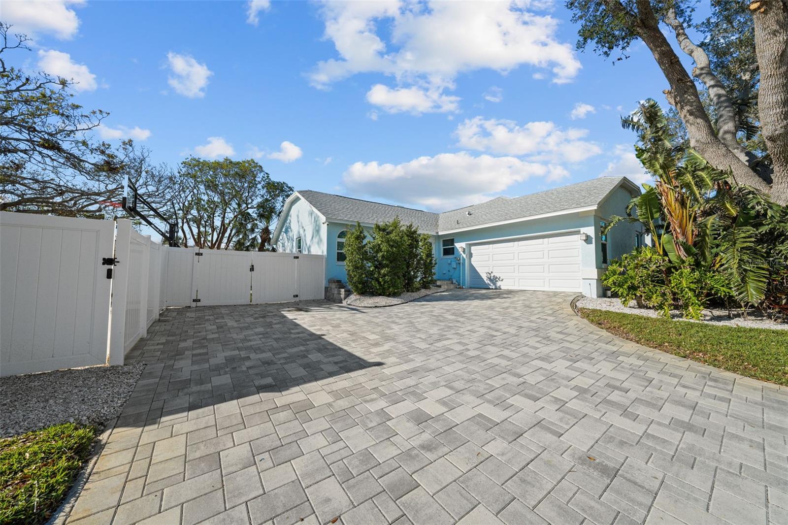 TIERRA VERDE - Residential