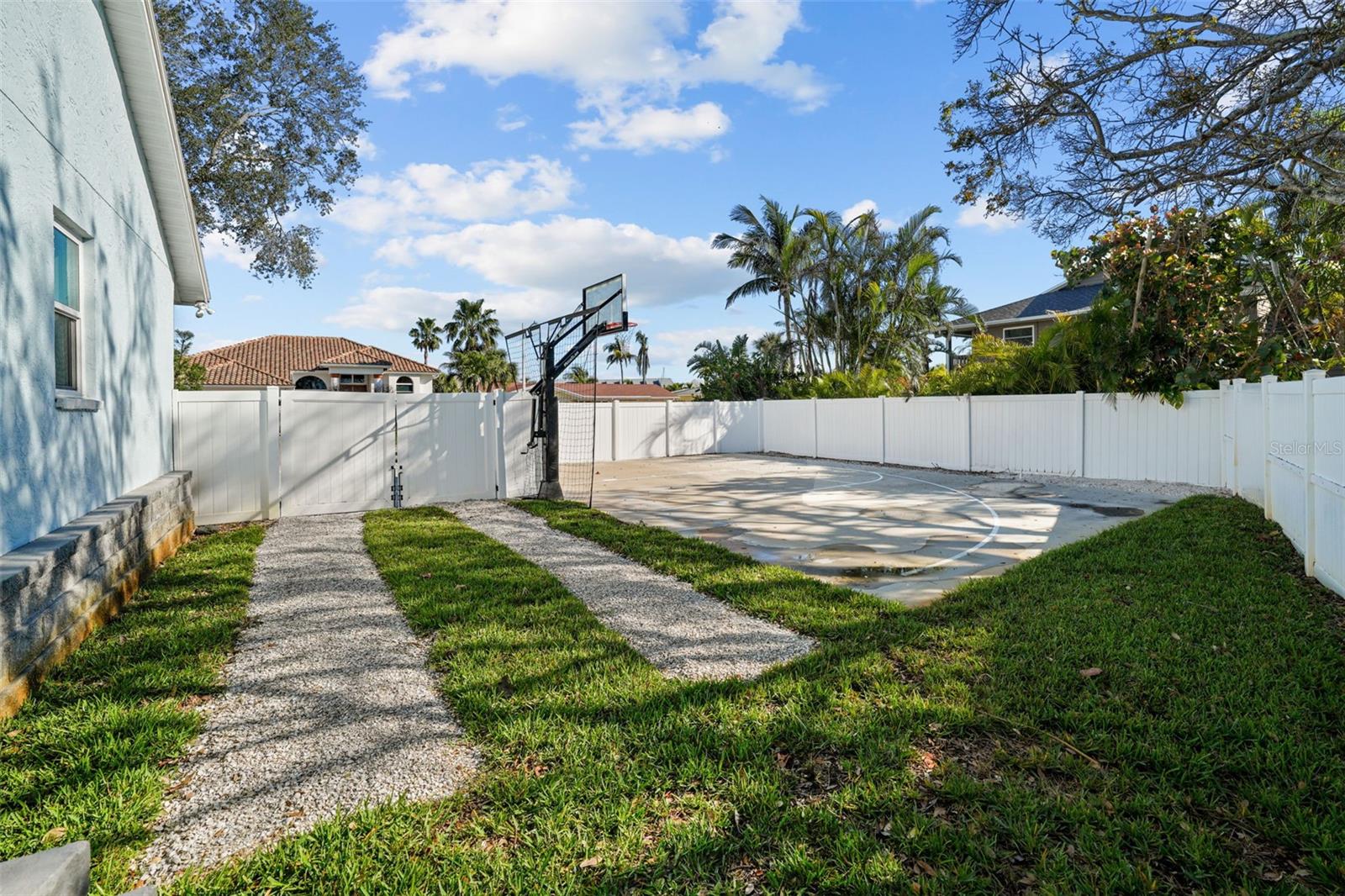 TIERRA VERDE - Residential