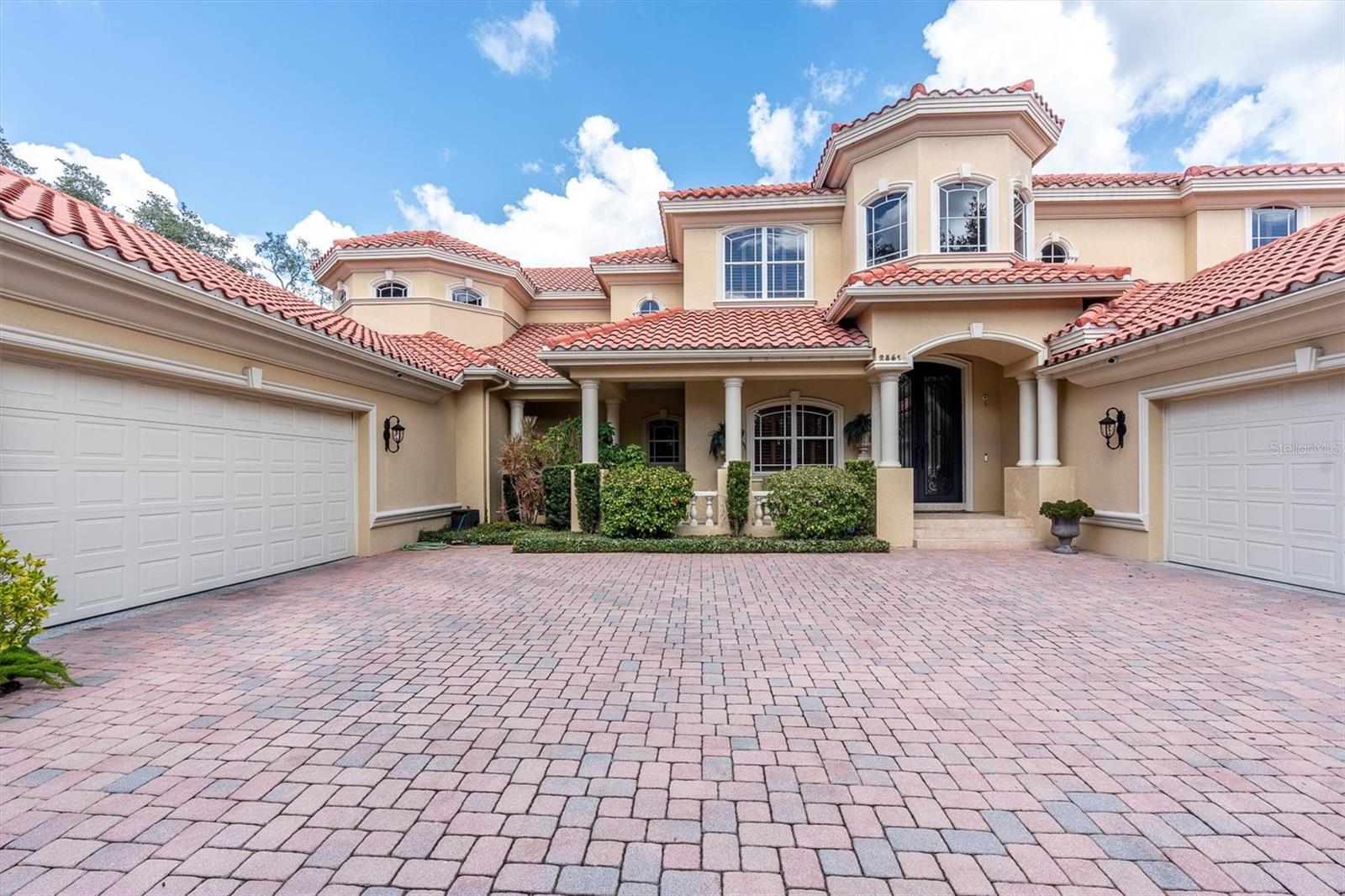 2861 ROEHAMPTON CLOSE