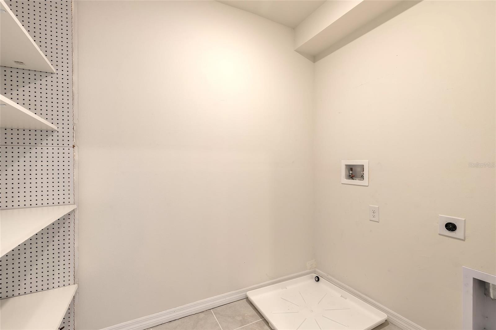 WOODBRIDGE LKS/EDGEWATER - Residential