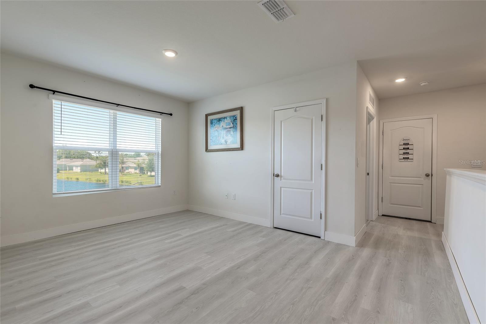WOODBRIDGE LKS/EDGEWATER - Residential