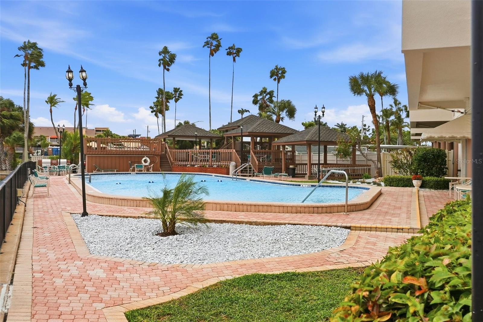 PARADISE ISLAND TOWERS CONDO - Residential