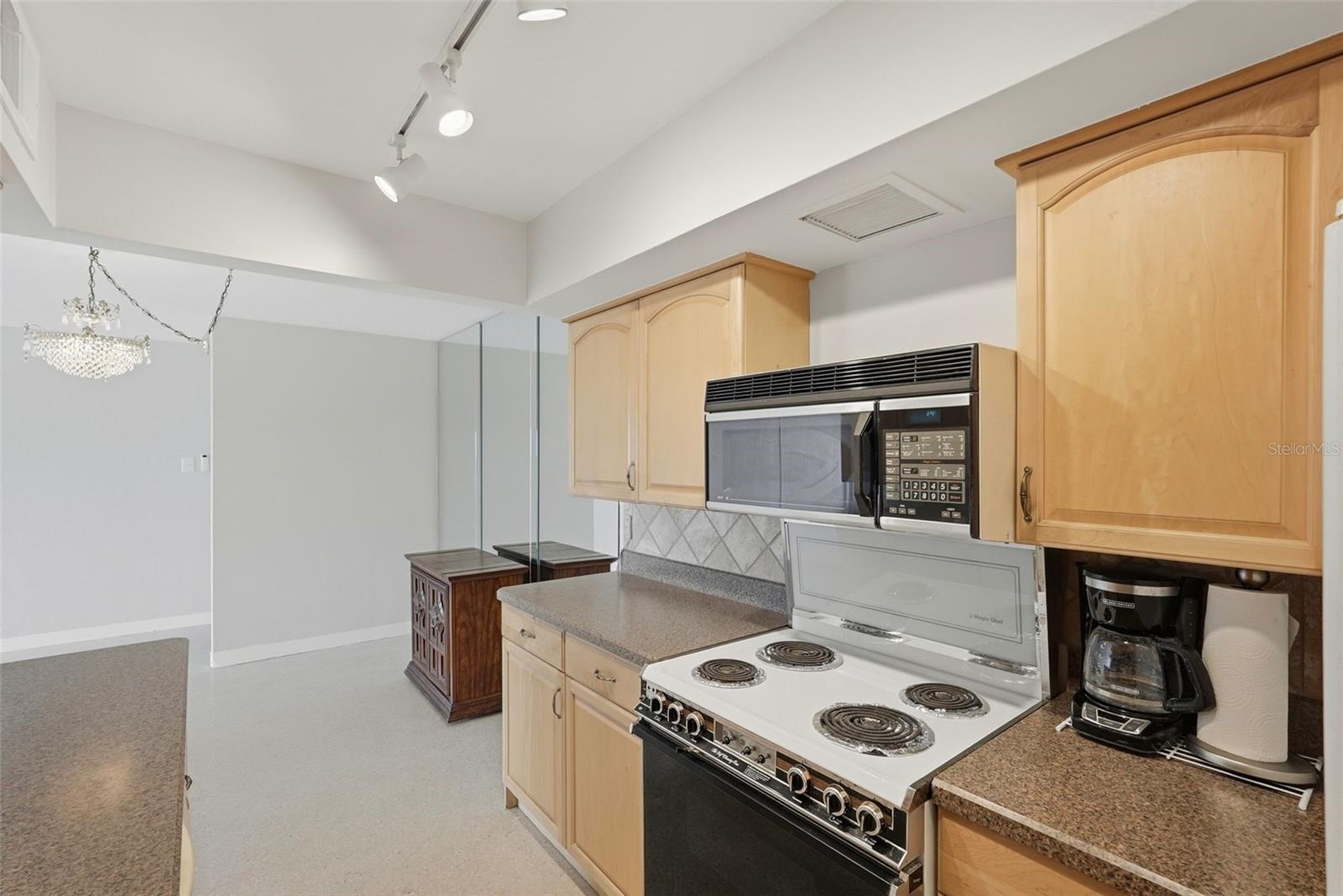 PARADISE ISLAND TOWERS CONDO - Residential