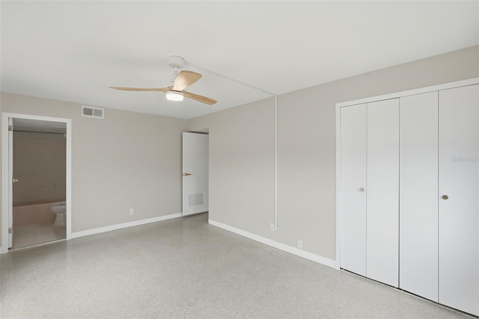 PARADISE ISLAND TOWERS CONDO - Residential