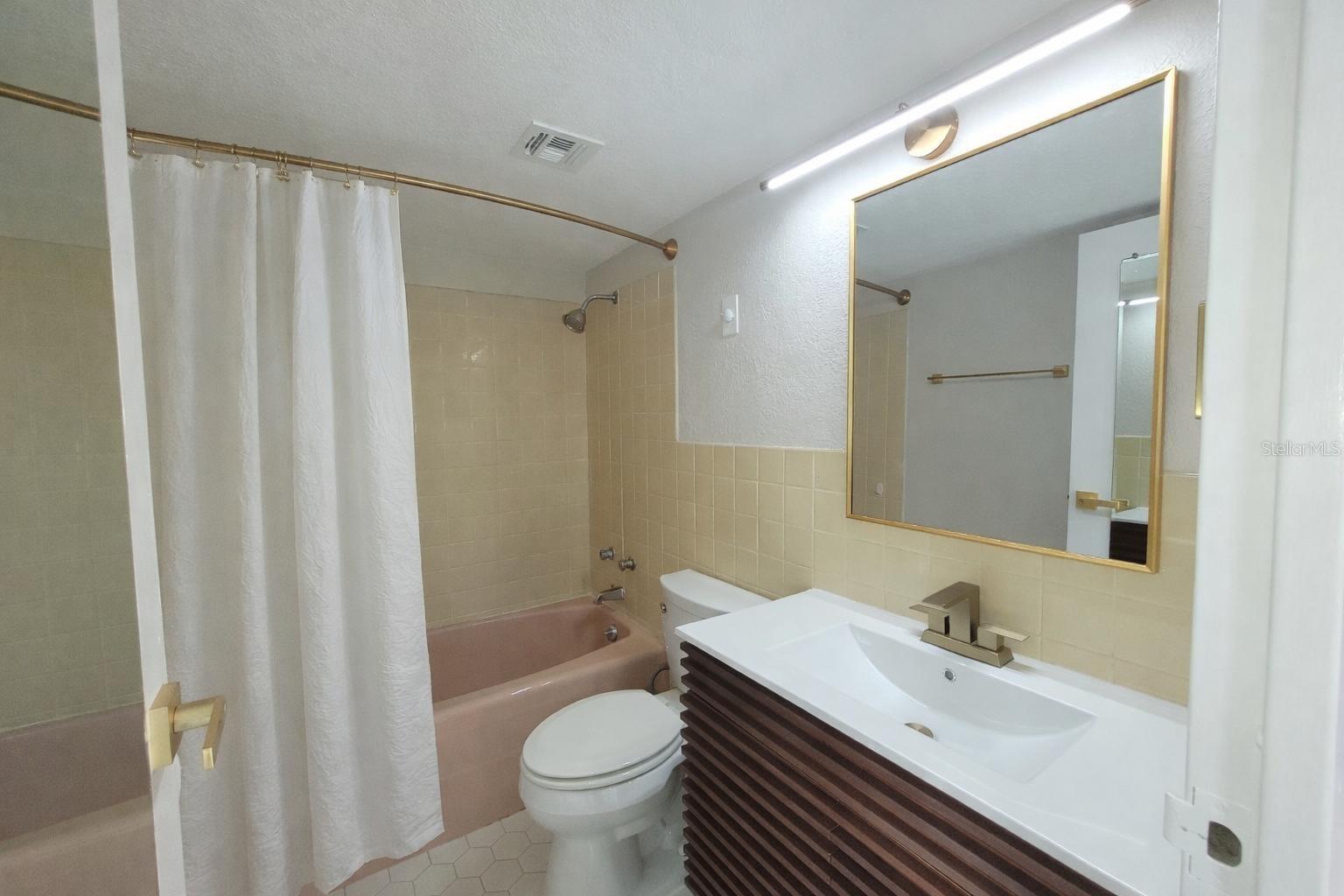 PARADISE ISLAND TOWERS CONDO - Residential