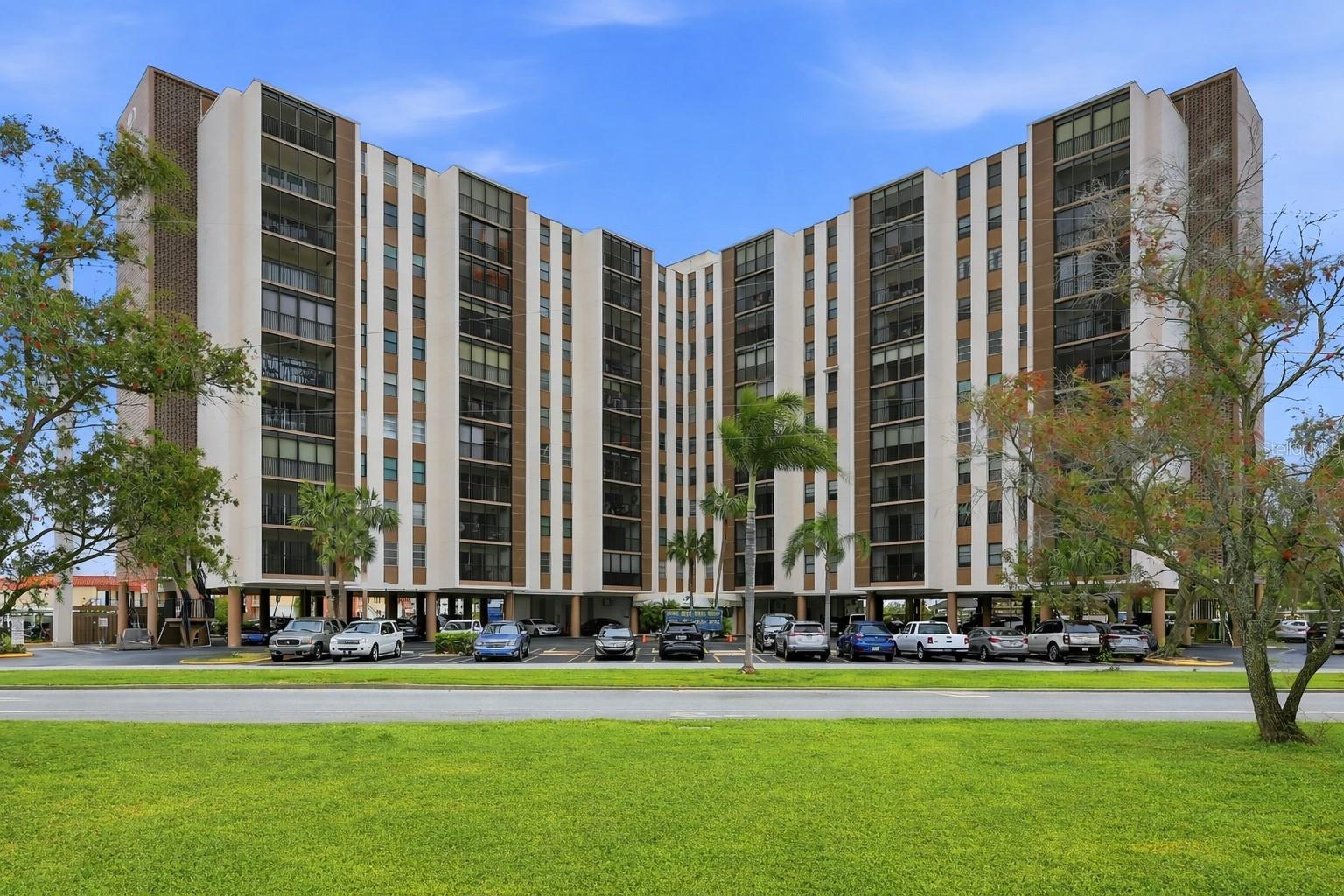 PARADISE ISLAND TOWERS CONDO - Residential