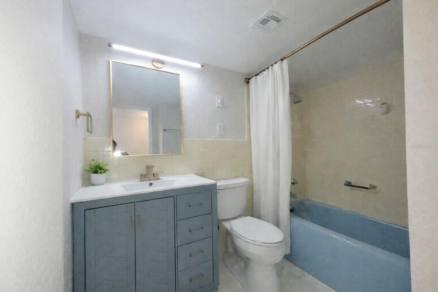 PARADISE ISLAND TOWERS CONDO - Residential