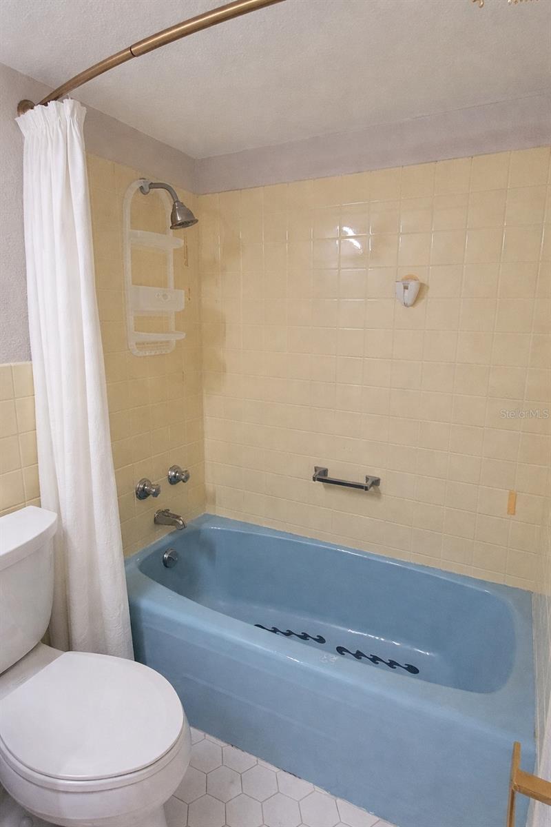 PARADISE ISLAND TOWERS CONDO - Residential