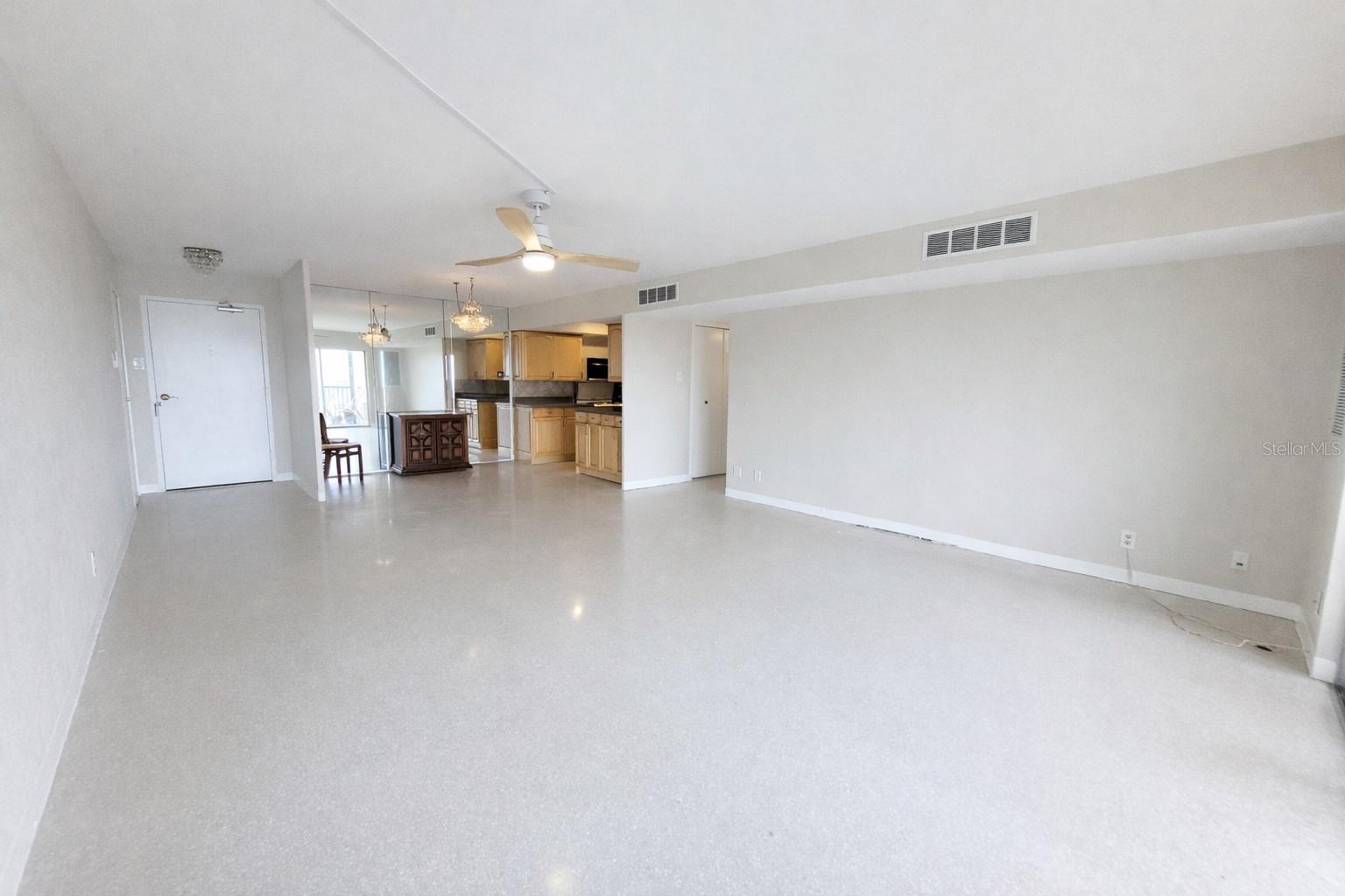 PARADISE ISLAND TOWERS CONDO - Residential