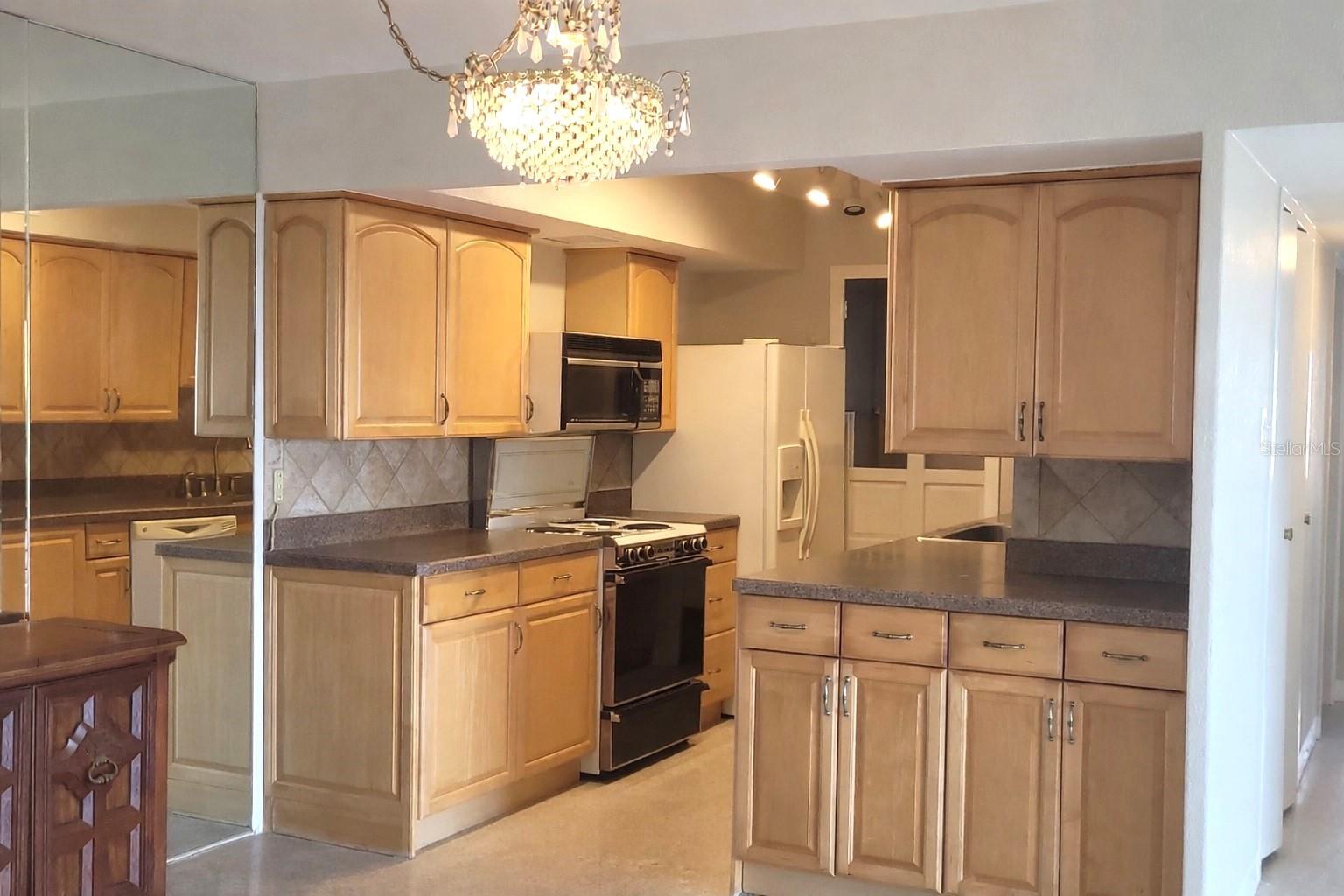 PARADISE ISLAND TOWERS CONDO - Residential