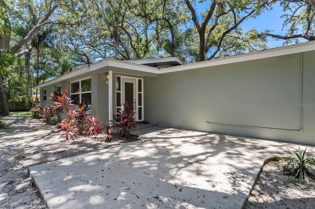 Photo of 600 Tangerine Avenue, Dunedin, FL 34698 (MLS # TB8409043)