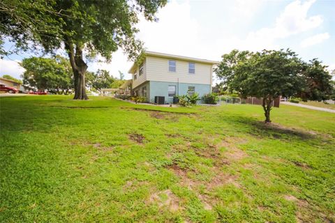 A home in WINTER HAVEN