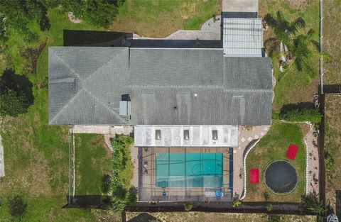 A home in WINTER HAVEN