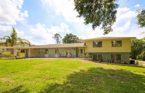 A home in WINTER HAVEN