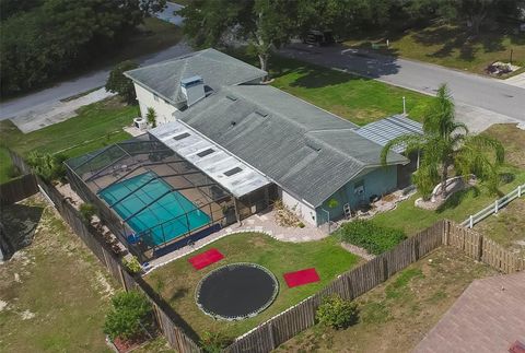 A home in WINTER HAVEN