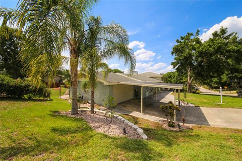 A home in WINTER HAVEN