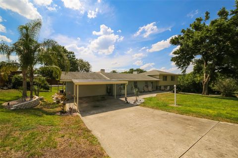 A home in WINTER HAVEN