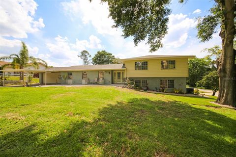 A home in WINTER HAVEN