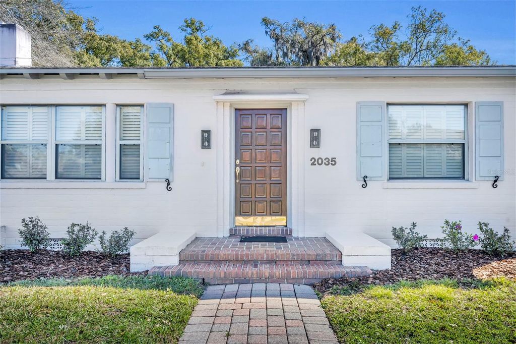 Photo of 2035 Lake Sue Drive, Orlando, FL 32803 (MLS # O6380190)