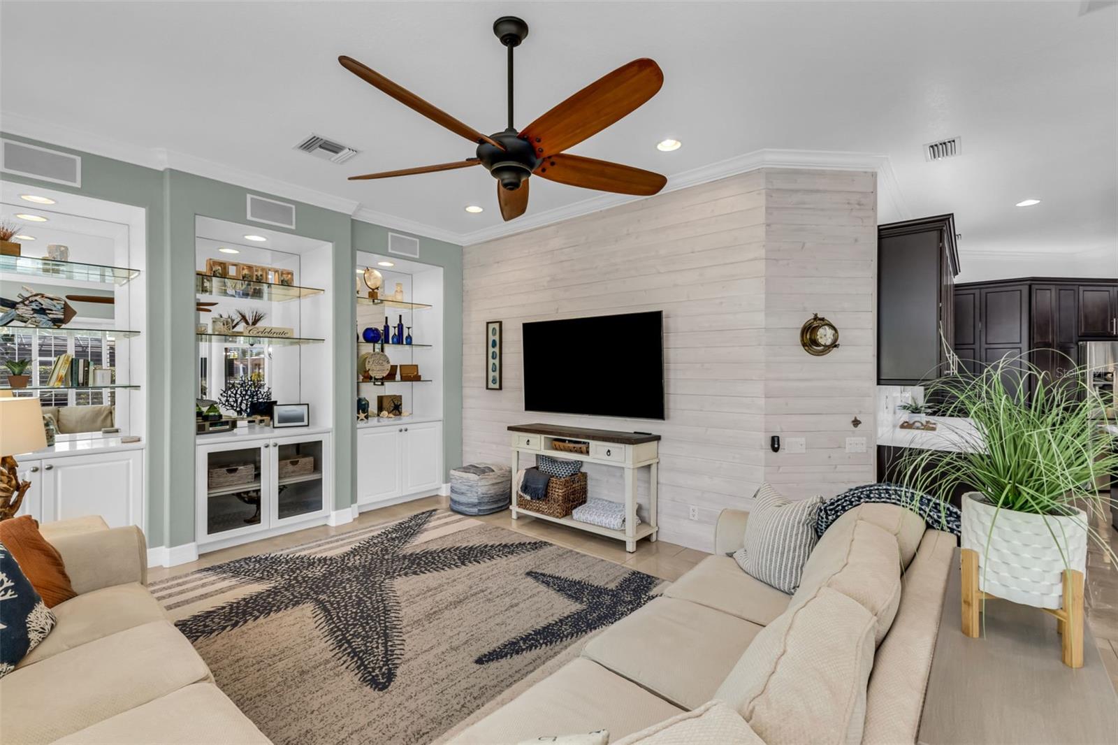 CALUSA LAKES - Residential