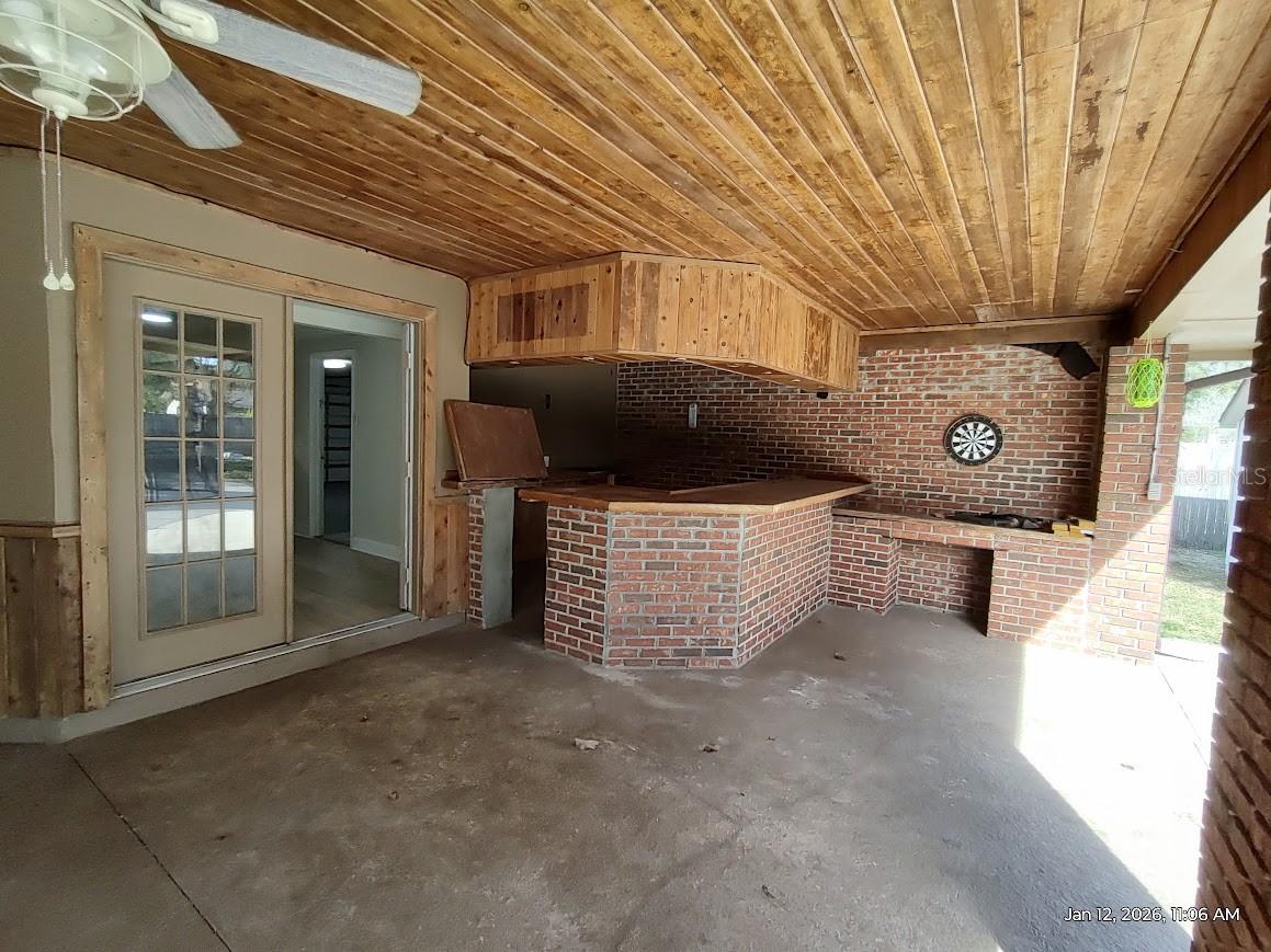 LEONARDO ESTATE - Residential Lease