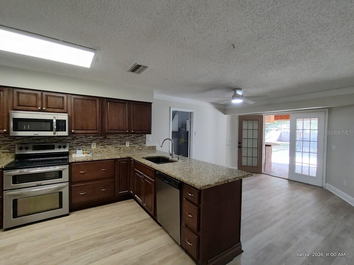 LEONARDO ESTATE - Residential Lease