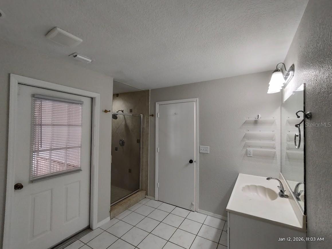 LEONARDO ESTATE - Residential Lease