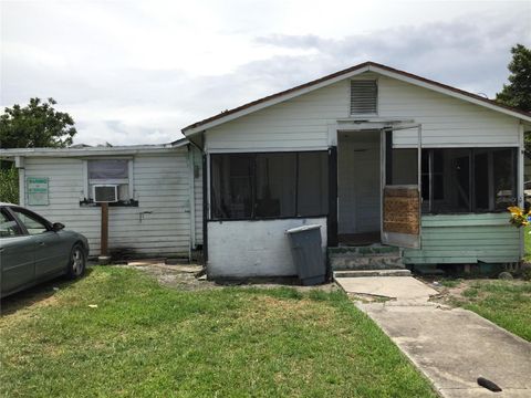 12305 LAKESHORE DRIVE CANAL POINT FL 33438