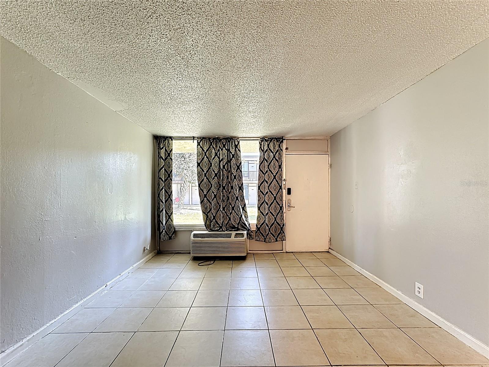 SANDLAKE COURTYARDS CONDO 5901/3515 - Residential