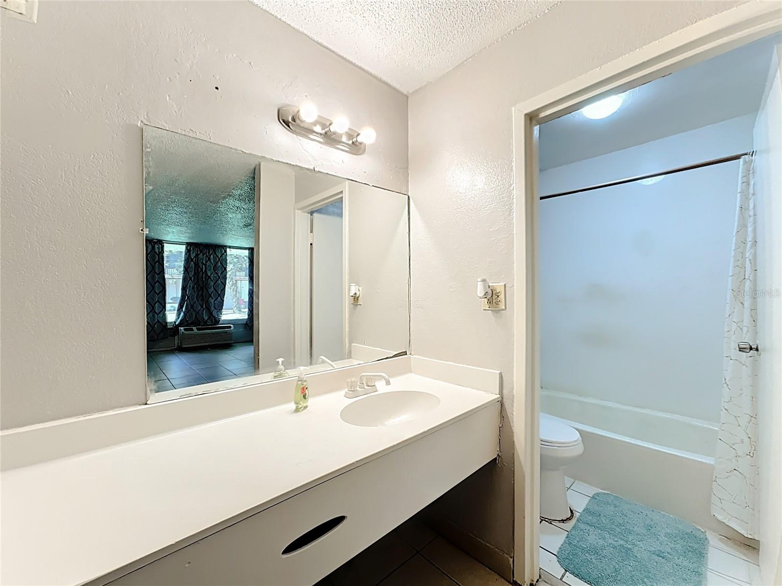 SANDLAKE COURTYARDS CONDO 5901/3515 - Residential