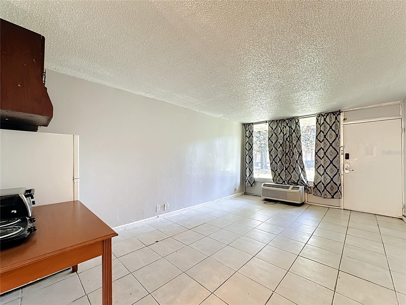 SANDLAKE COURTYARDS CONDO 5901/3515 - Residential