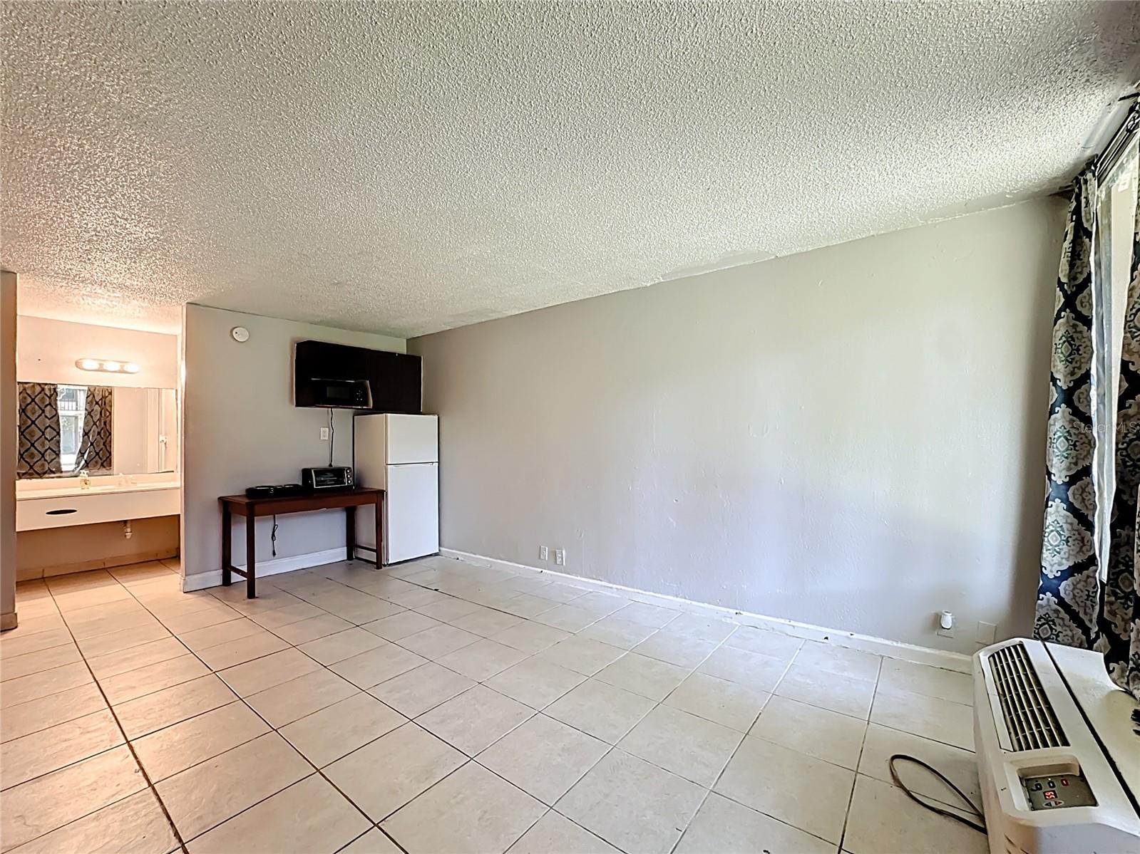 SANDLAKE COURTYARDS CONDO 5901/3515 - Residential