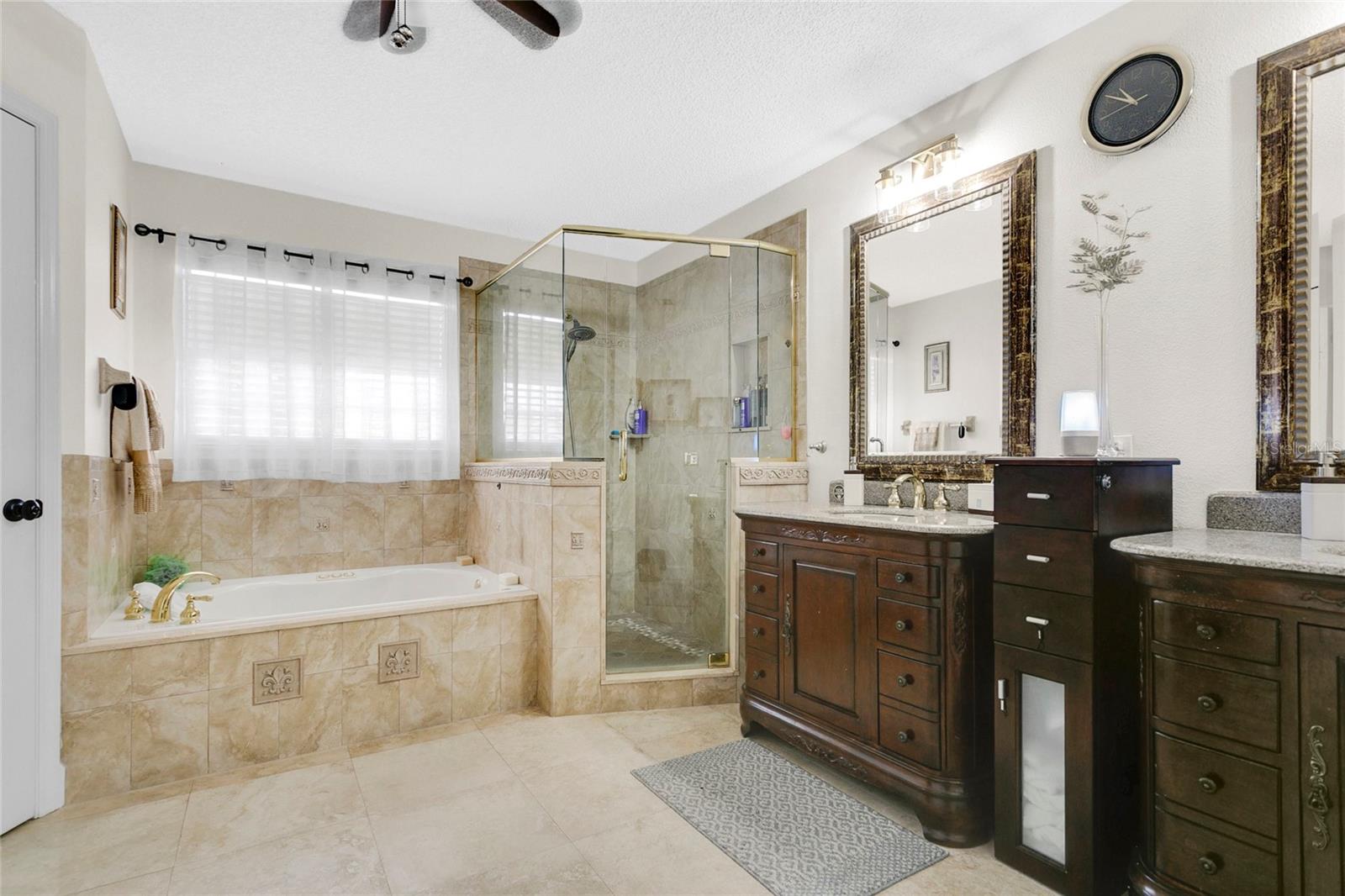 ROYAL OAKS - Residential