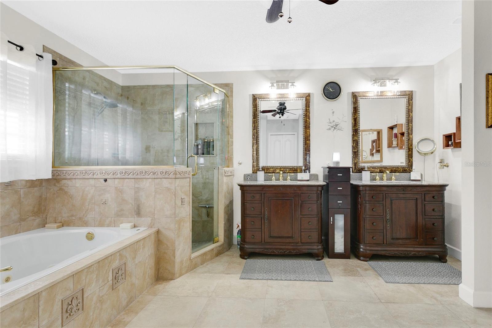 ROYAL OAKS - Residential