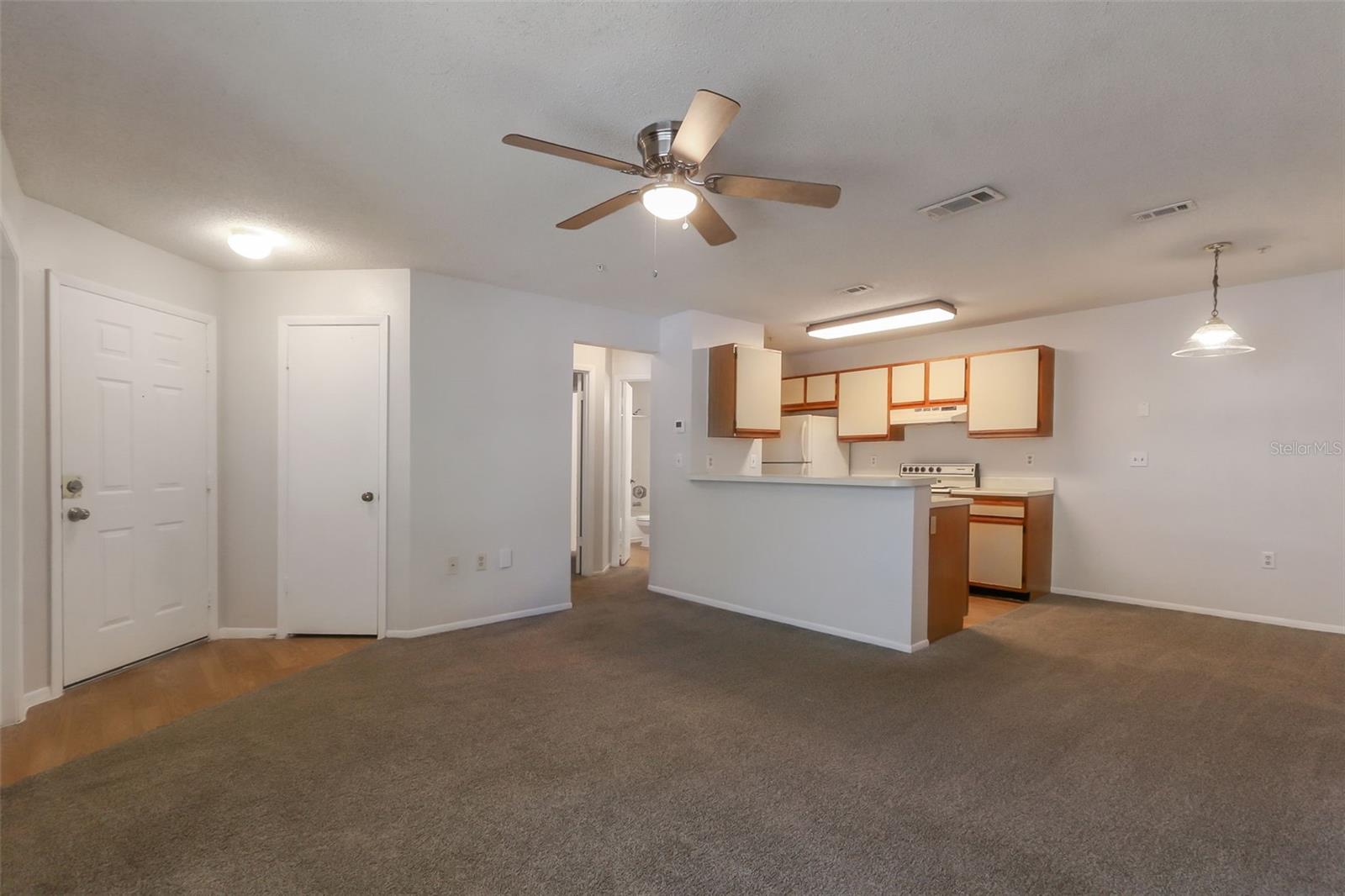 LANDING A CONDO - Residential