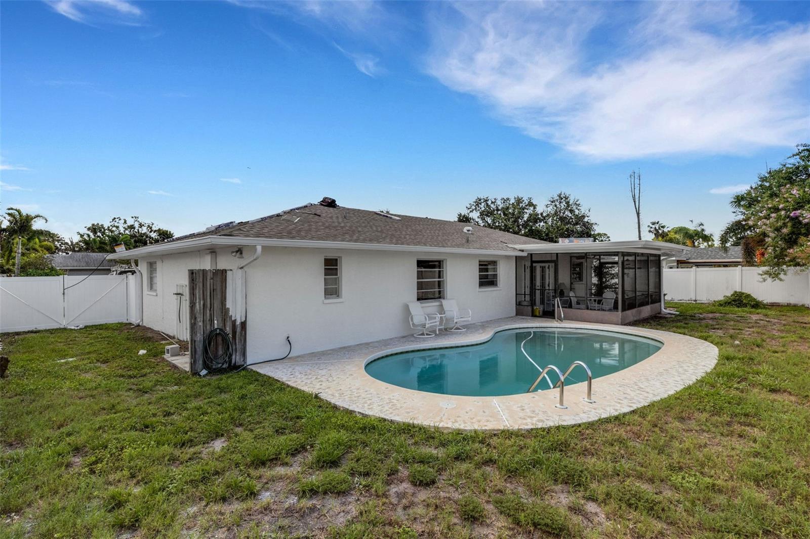 2004 40TH STREET W