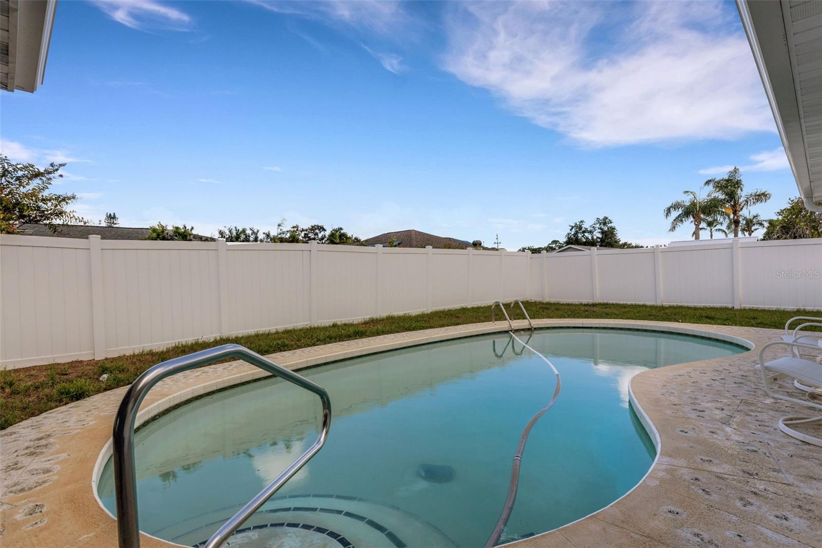 2004 40TH STREET W