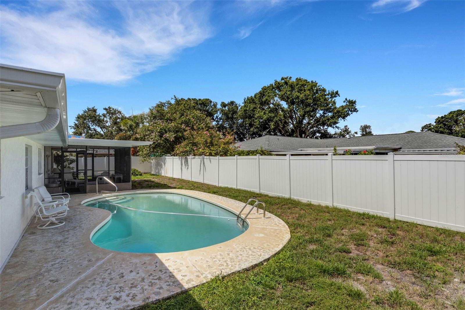 2004 40TH STREET W