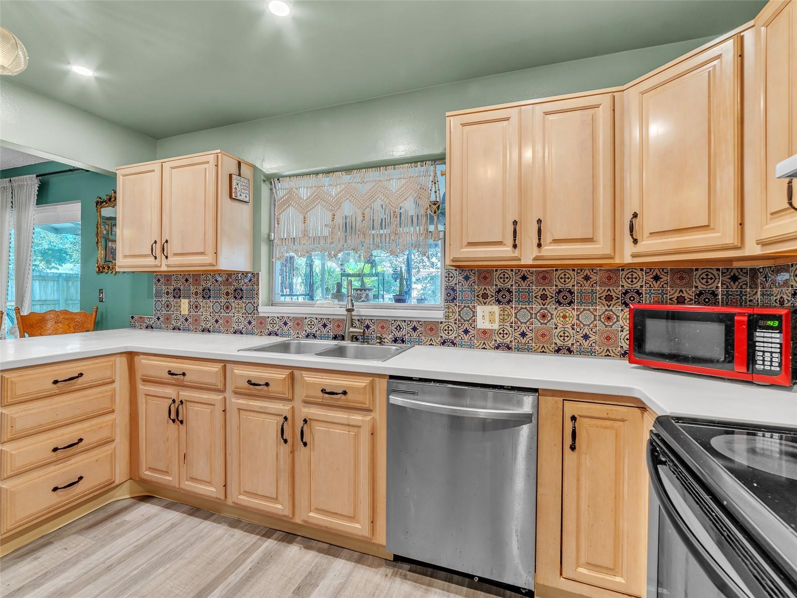 RAVENWOOD MANOR - Residential