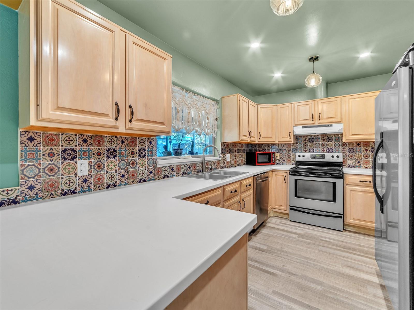 RAVENWOOD MANOR - Residential