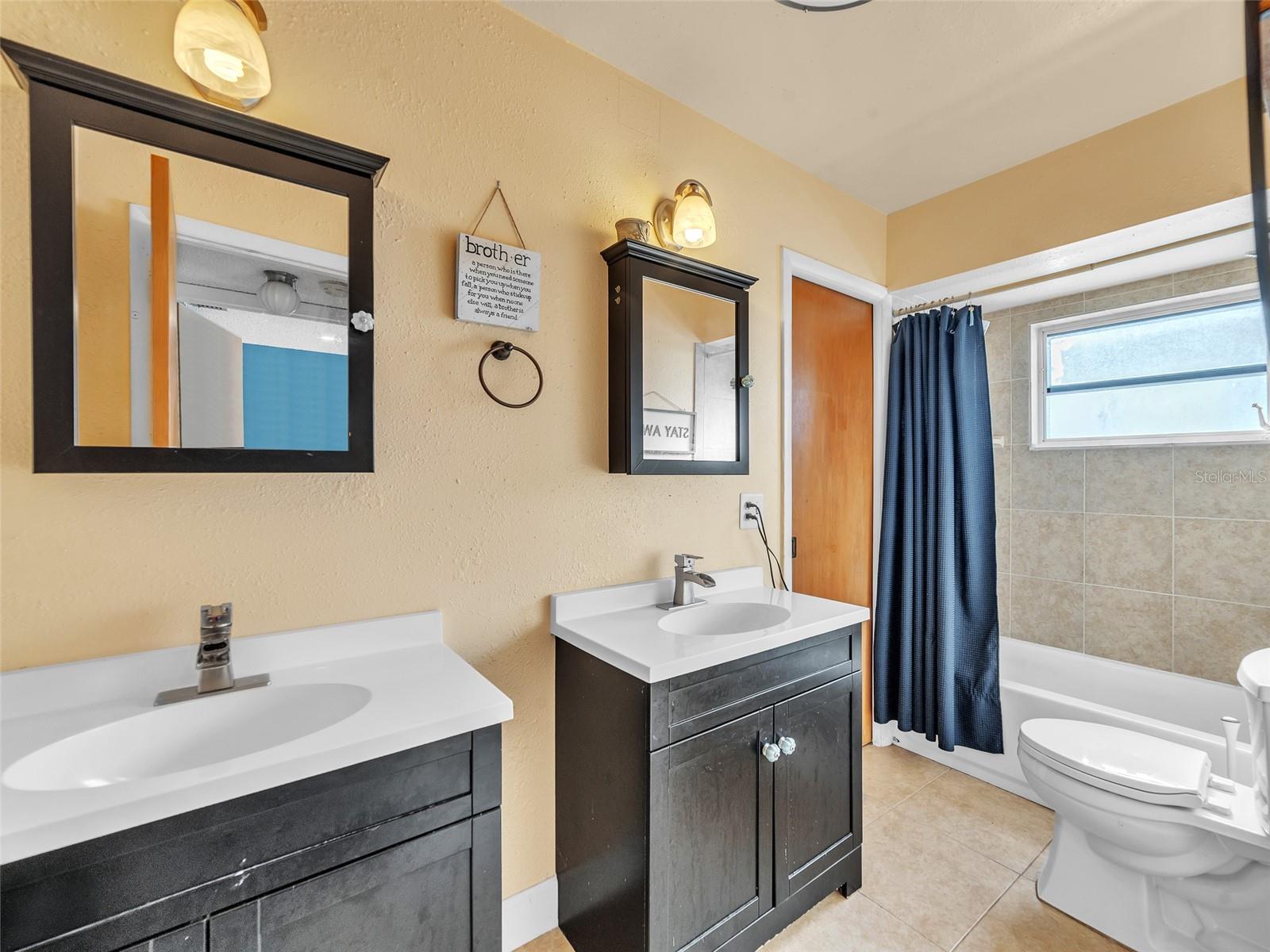 RAVENWOOD MANOR - Residential