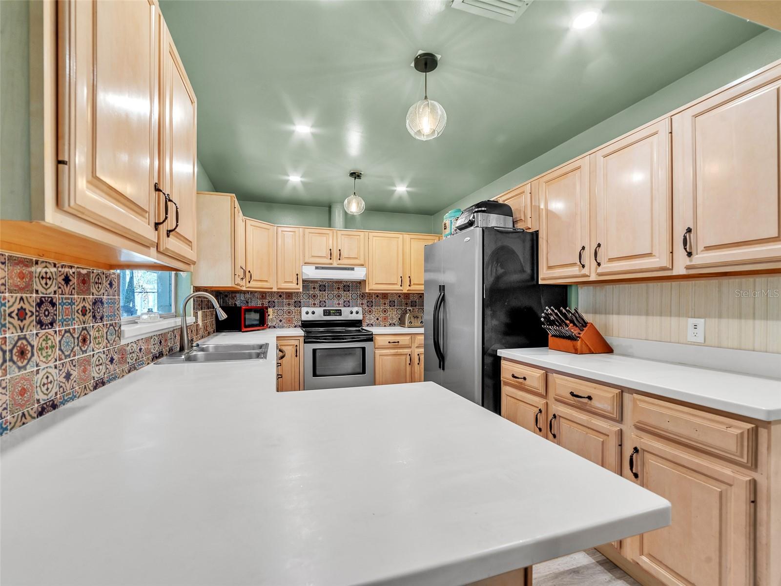 RAVENWOOD MANOR - Residential