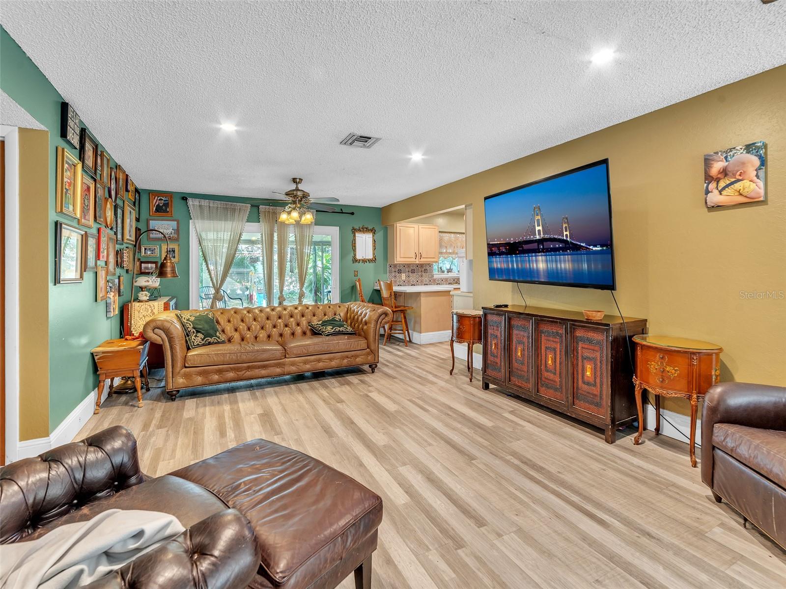 RAVENWOOD MANOR - Residential