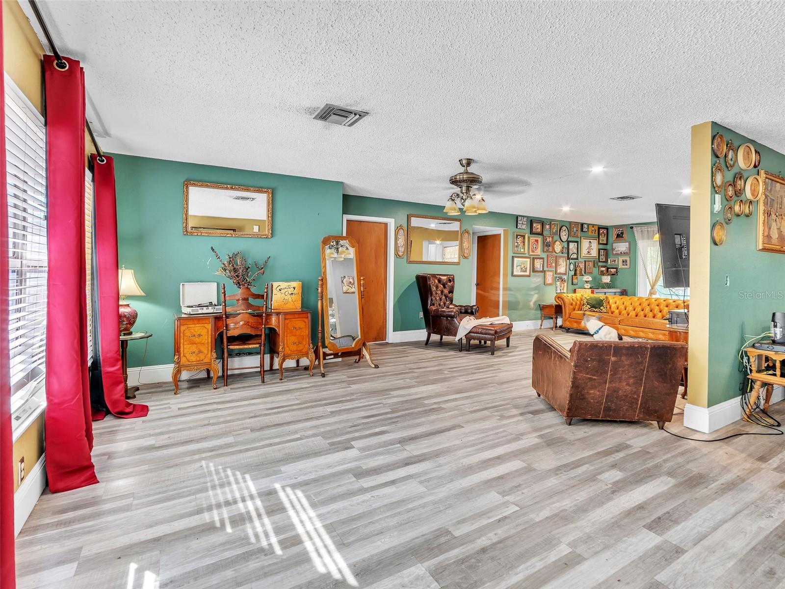 RAVENWOOD MANOR - Residential