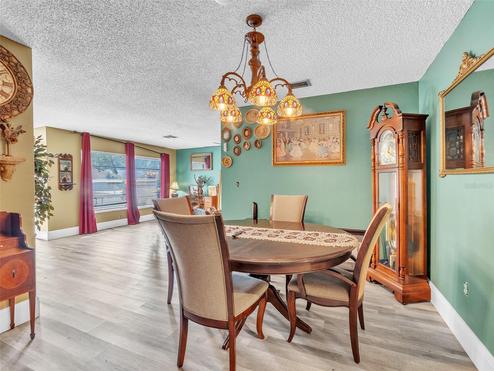 RAVENWOOD MANOR - Residential