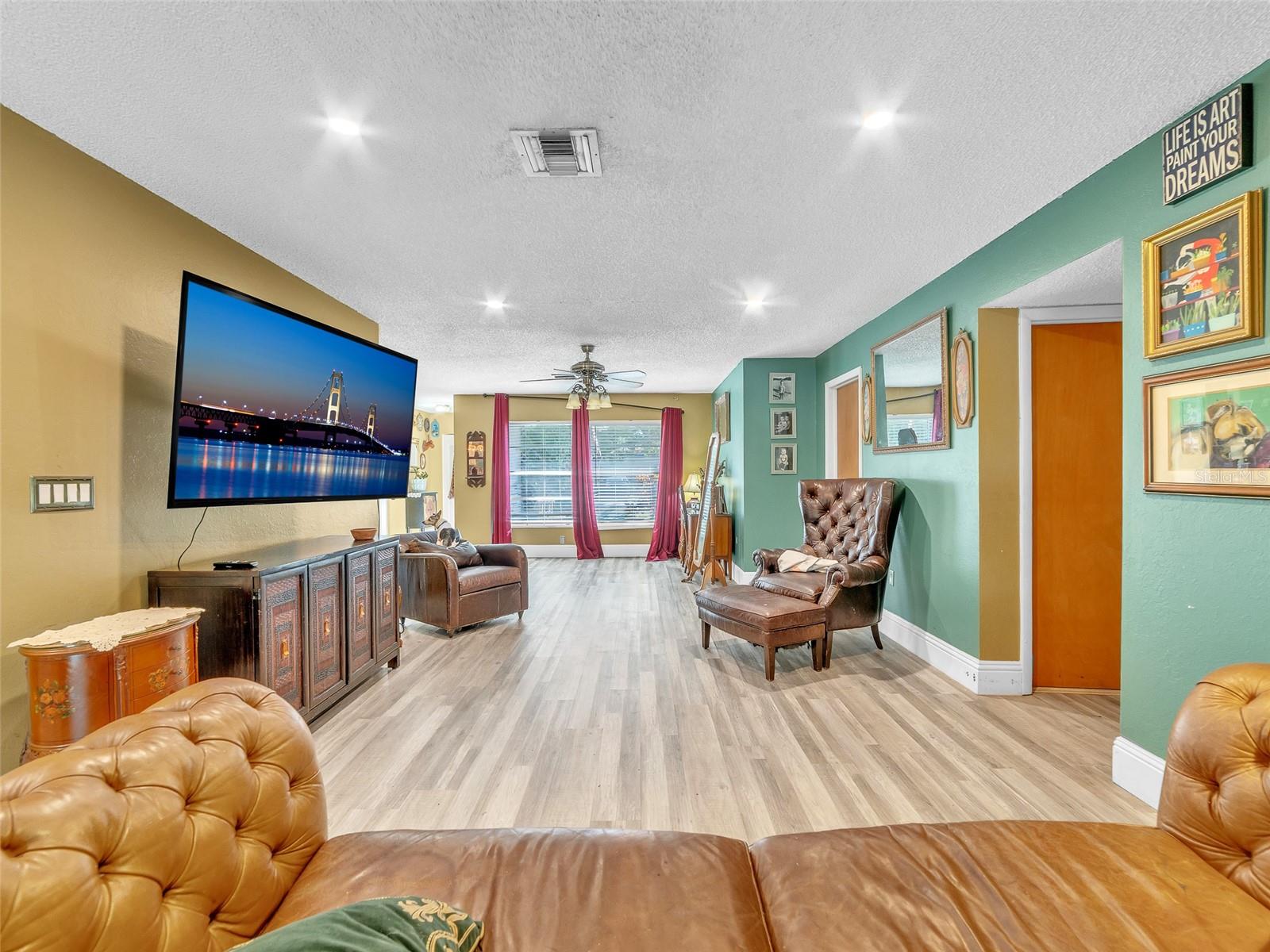 RAVENWOOD MANOR - Residential