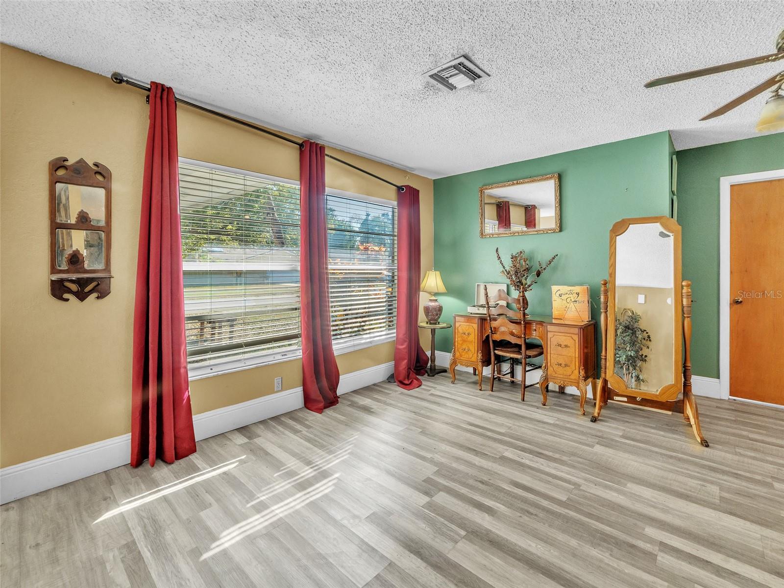 RAVENWOOD MANOR - Residential