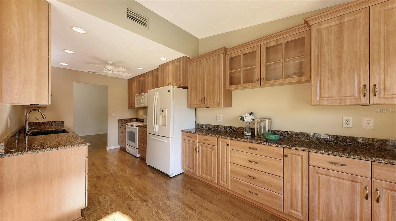 LAKESHORE VILLAGE - Residential